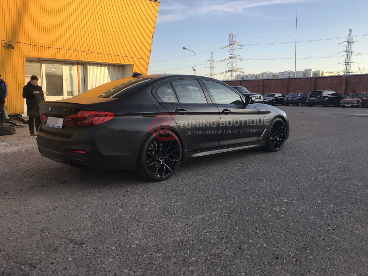 BMW 5 SERIES M550i на 21" дисках Rohana RFX10 Gloss Black фото 3